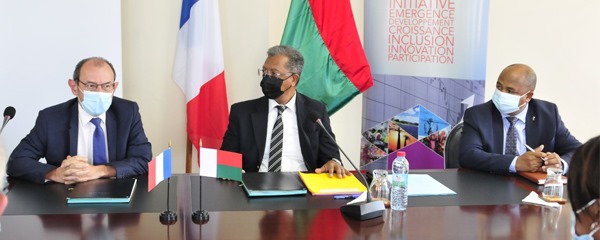 France-Madagascar : Signature d’un accord de différé de dette
